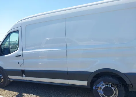 2018 Ford Transit z USA, uszkodzony, nr VIN 1FTYR2CM6JKA75052